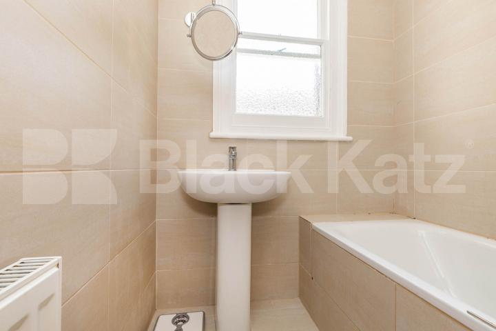 6 bedroom house with 2 reception rooms and a garden Burgoyne Road, Harringay - Hornsey